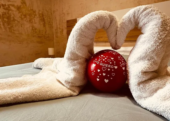 Cherry Jacuzzi Apartment